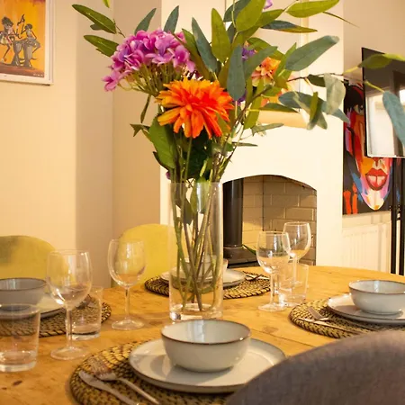 Cosy 2-bedroom In Portobello Hébergement de vacances *