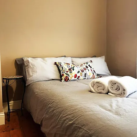 Cosy 2-bedroom In Portobello Semesterbostad *