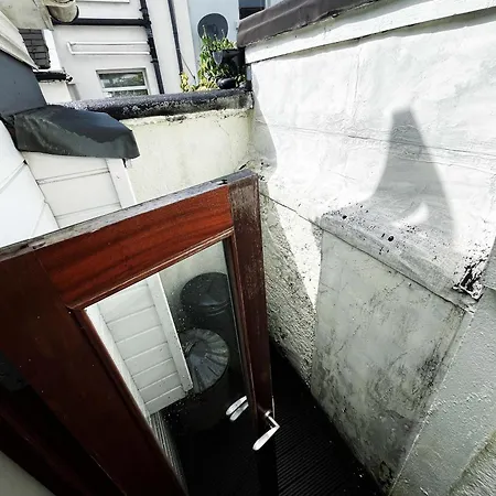 Cosy 2-bedroom In Portobello Holiday home *