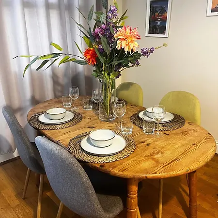 Holiday home Cosy 2-bedroom In Portobello *